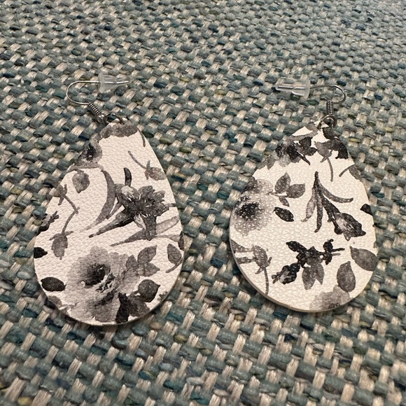 White and Grey Floral Print Teardrop Leather Earrings - Picture 3 of 6